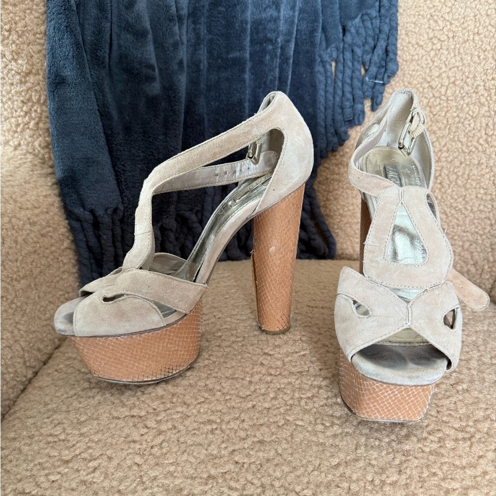 Vince Camuto Tan Platform Sandals with Strappy Design